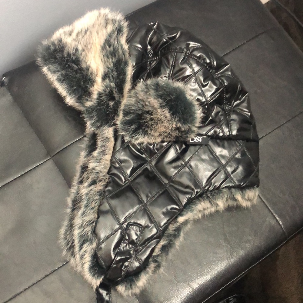 David & Young Women’s Puffer Quilted Bomber Hat